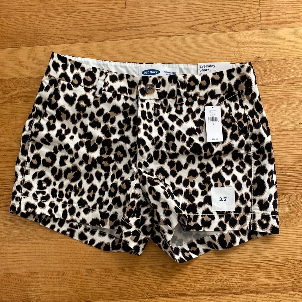 Old navy mid rise leopard shorts
